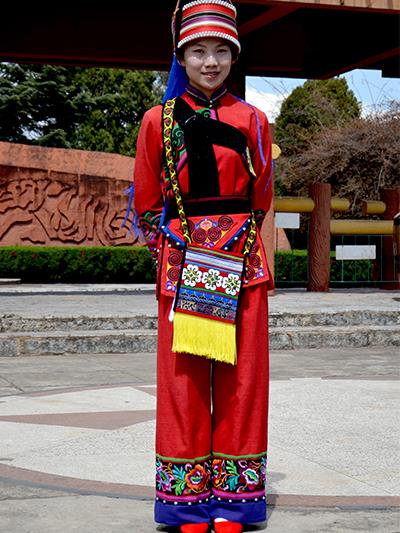 彝族薩尼服飾